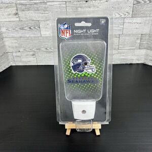 SEATTLE SEAHAWKS TEAM FROSTED NIGHT LIGHT PLUG-IN LED W/LIGHT SENSOR NEW‎